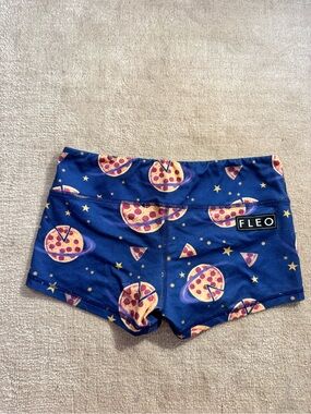 Fleo shorts medium